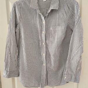 Classic striped shirt in EUC.